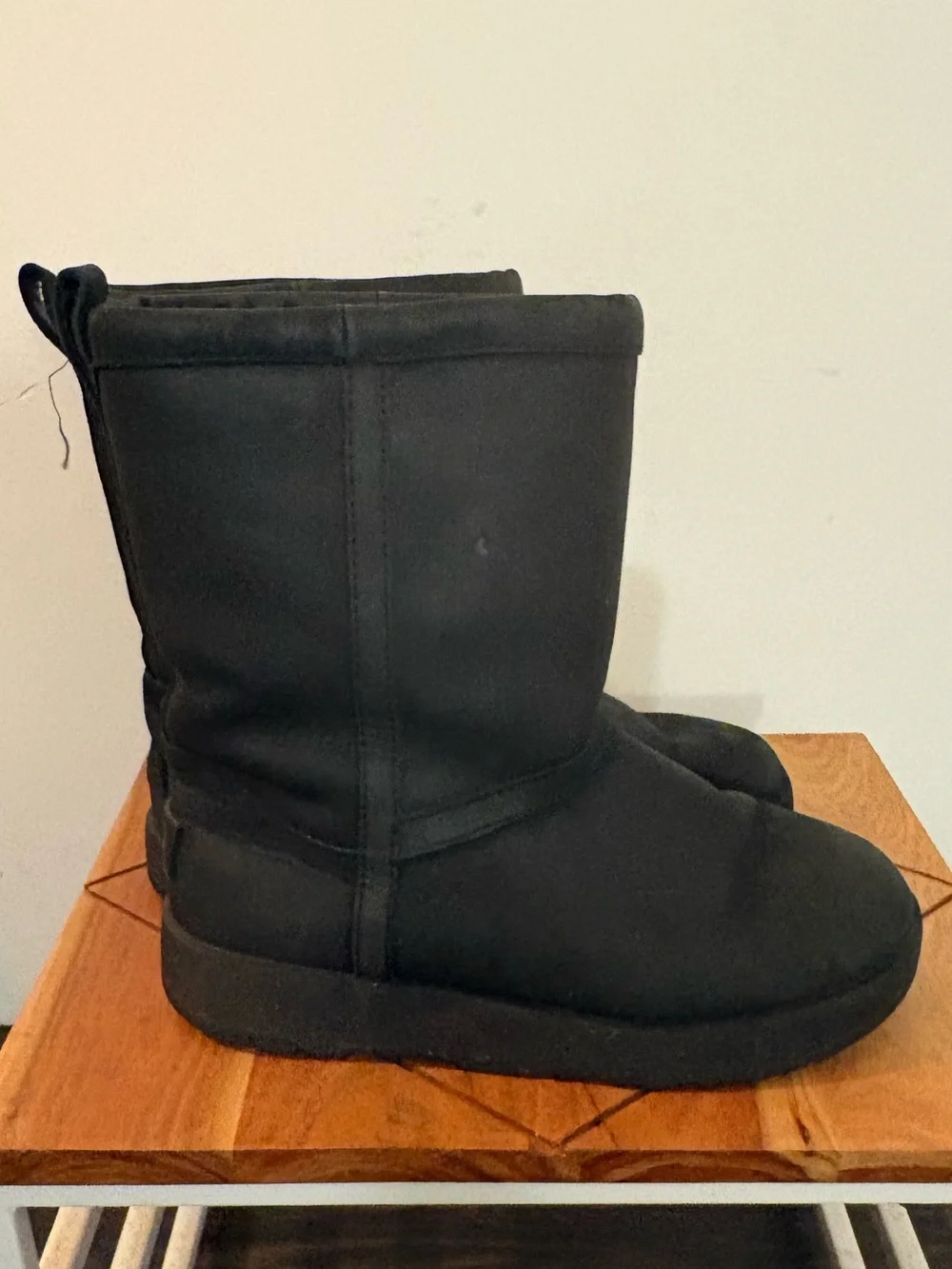UGG Classic Short Leather Waterproof Boot with Vibram®Arctic Grip outsole W7